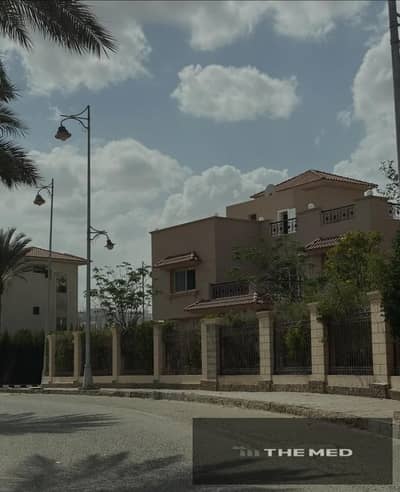 فيلا مستقله على ناصية, كاملة التشطيب للبيع في كمبوند رويال سيتي