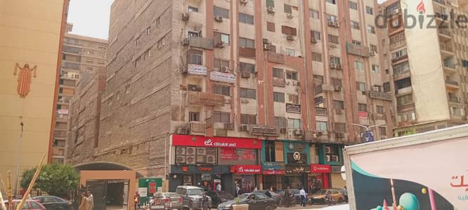 شقة بالبرج الإداري الملاصق لمحكمة الجيزة بواجهة على ش ربيع الجيزي