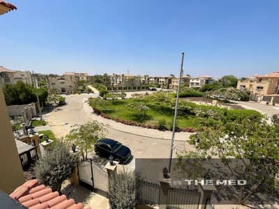 فيلا مستقله على مساحة ارض 750م بحمام سباحة خاص كاملة التشطيب للبيع في رويال سيتي