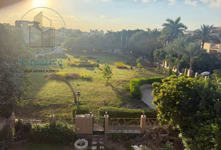 فيلا للبيع تشطيب كامل  بالارضيات  رخام واجهه امامي بمدينة الشروق امام مدينتي دقايق من Open air mall والعاصمه الاداريه