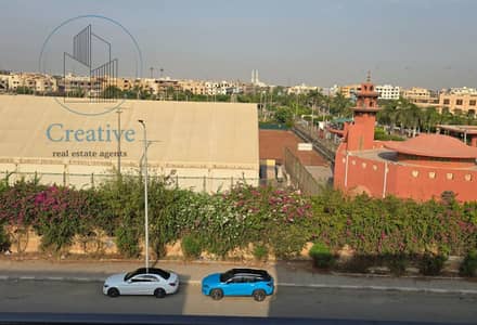 شقه للبيع تشطيب الترا سوبر لوكس بالارضيات والأسانسير و جميع الخدمات بمدينة الشروق إطلالة مباشرةعلى نادي هليوبوليس  وقريبه من مدينتي والعاصمه الاداريه