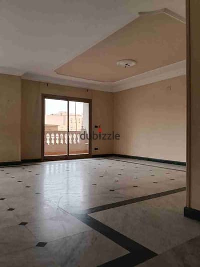 فرصه شقه مميزه للبيع بالمربع الذهبي بين عباس ومكرم عبيد عماره حديثه بحريه