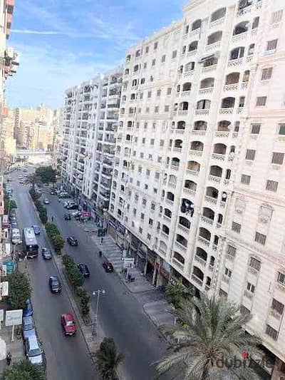 شقة للبيع 240م / سموحة شارع البرت الاول الرئيسى مبانى حديثة عمارة براند مطلات مفتوحة مرخصة