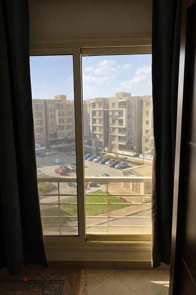 للبيع شقه في كومبوند دار مصر الاندلس القاهره الجديده زون 1 مباشره علي التسعين الجنوبي و الهايد بارك ودقايق للجامعه الامريكيه مساحه 130م البيع بالمطبخ