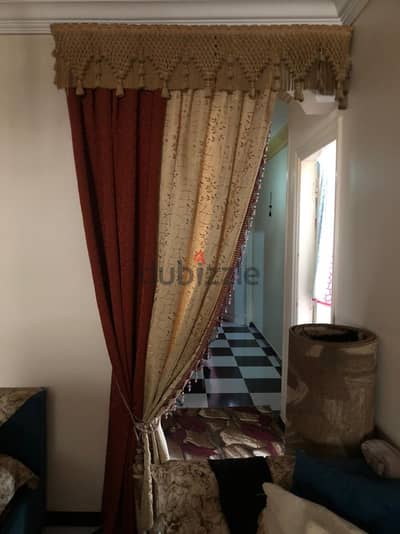 برقع صغير وستاره صغيره وفي برقع كبير للصاله والستائر بتاعته