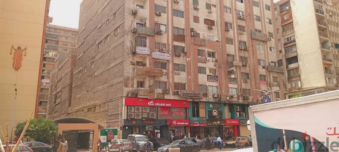 شقة بالبرج الإداري الملاصق لمحكمة الجيزة بواجهة على شارع ربيع الجيزي