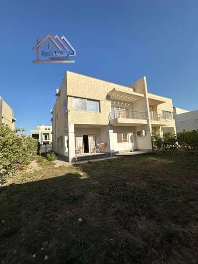 فيلا للبيع في مدينتي نموذج J  تشطيبات سوبر لوكس  موقع مميز بسعر مغرى