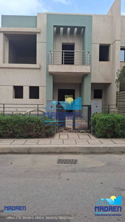 للبيع بمدينتى فيلا j مودرن بدون تشطيب