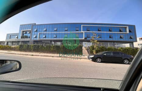 محل دور ارضي 143 متر متشطب بالتكييفات للايجار في مول زايد ديونز علي شارع الشباب مباشرة - Zayed Dunes Mall