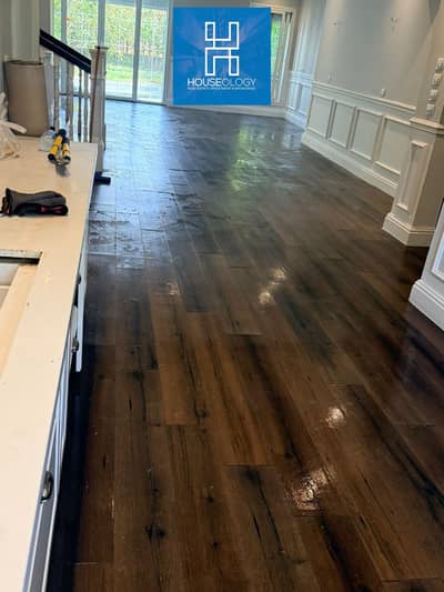 At a price lower than the company's, ready to move , a prime location villa is available for sale in Mountain View Hyde Park
