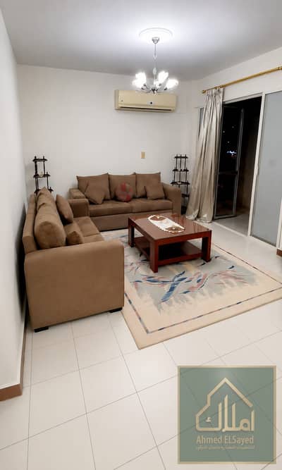 Hotel apartment 155m finishing company, 3 rooms and 2 bathrooms and 3 balconies, fully air-conditioned and furnished with elegant furniture, and with simplicity and tranquility and soothing colors for lovers of quiet taste.