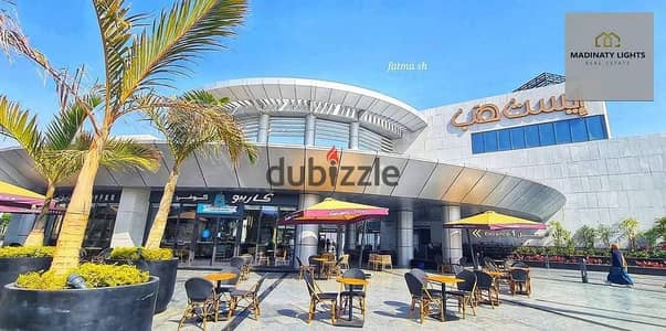 كافيه ومطعم مميز للإيجار في East Hub – مدينتي | مجهز بالكامل ويضم منطقة بلياردو وبلايستيشن 