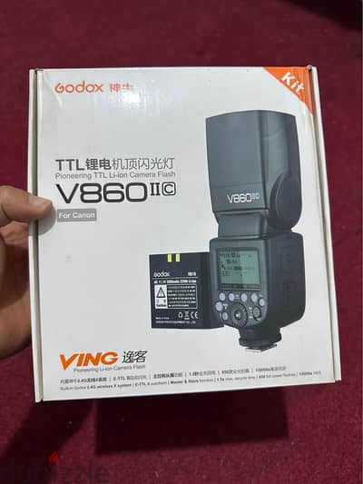 Flash for canon godox v860ii حالته نضيفه جدا ومعاه كل حاجته