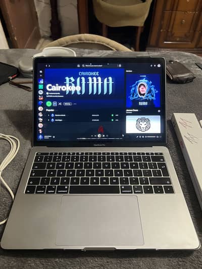 MACBOOK PRO