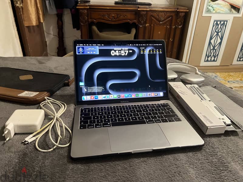 MACBOOK PRO 4