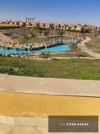للبيع في رويال ميدوز وخلف النادي الاهلي فيلا فاخره بتشطيب فخم