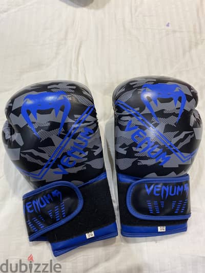 Boxing gloves like new used only 3 times