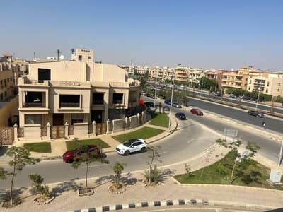 اخر شقة متاحة للبيع 270 م 3/4 تشطيب في شرق الاكاديمية فيو مفتوح ترى محور محمد نجيب واجهة بحري دور ثاني اسانسير