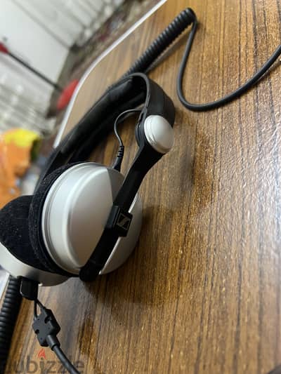 sennhieser 25 hd aluminum edition ( needs cable replacement)