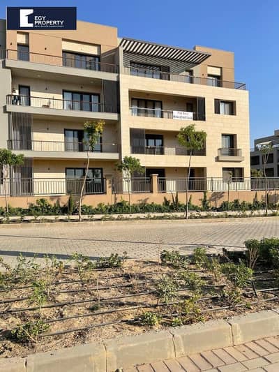 شقة متشطبة بالكامل للبيع في District 5 - القاهرة الجدبدة إطلالة على مساحات خضراء بسعر مميز و بالتقسيط المرن لمدة 8 سنين