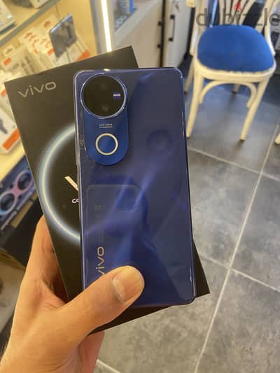 Vivo V50