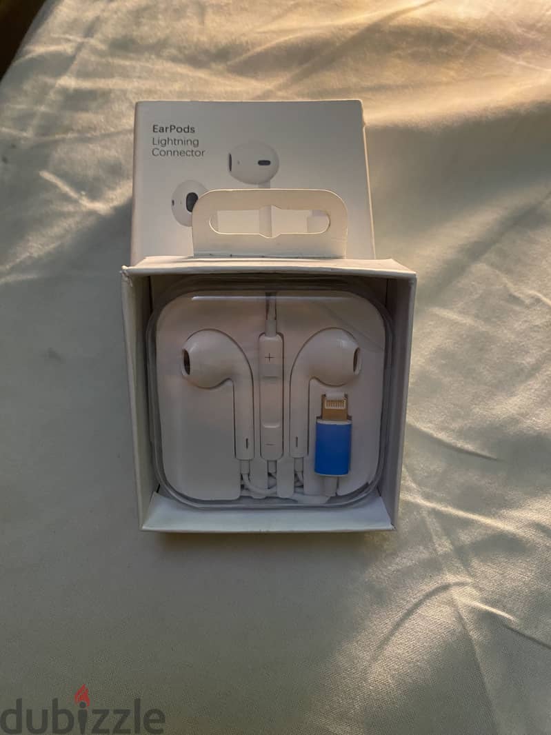 EarPods lightning connector 1