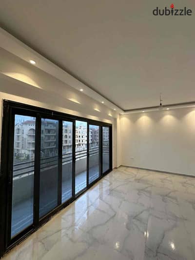 Apartment for rent in the Fifth Settlement, Al Andalus area, with an area of 230 m, suitable for administrative purposes, second floor, consisting of 3 rooms, living room, reception, and 3 bathrooms. Required: 40,000 EGP.