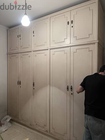 Closet det with overhead storage