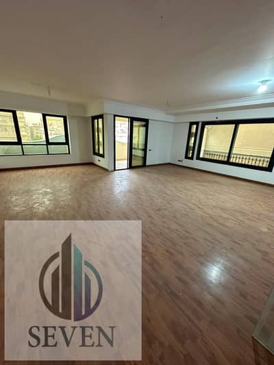 Administrative headquarters for rent, 210 sqm, licensed, on Al-Nasr Street, New Maadi, with a unique price for major companies.