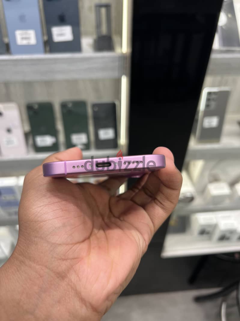 iPhone 16 3