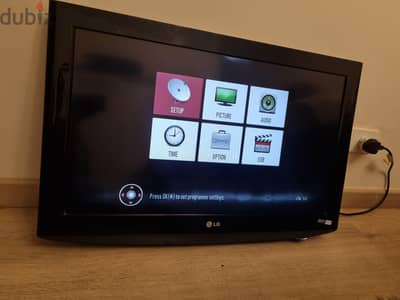 تلفزيون LG 32 بوصة LCD حالة جيدة جدا