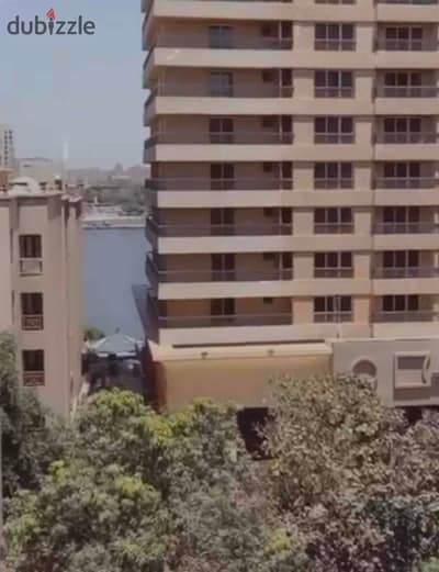 شقة للبيع الزمالك موقع مميز مساحه ٤٠٠ متر ترى النيل