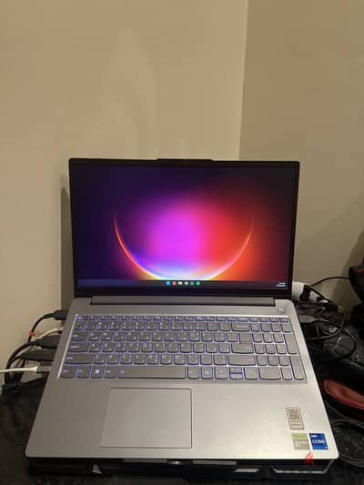 Lenovo LOQ 15IAX9E Essential 83LKO061ED Laptop