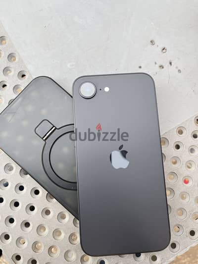 iPhone 16e / estkhdam shahreen /battery 100% /70 cycle count / black