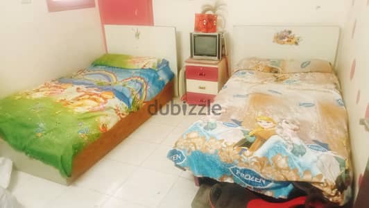 سريرين 120 معاهم 3 مراتب قطن والمخدات
