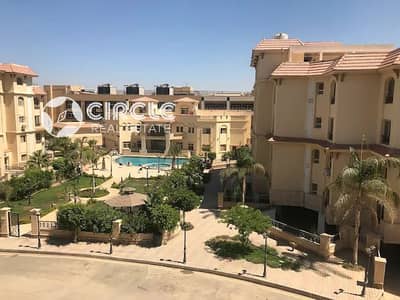 بالمطبخ والتكييفات والأجهزة شقة ٢٤٥م بحديقة ٩٥م بموقع متميز ٣ غرف نوم للإيجار في كمبوند مارفل التجمع الخامس بالقاهرة الجديدة Marvel Compound New Cairo
