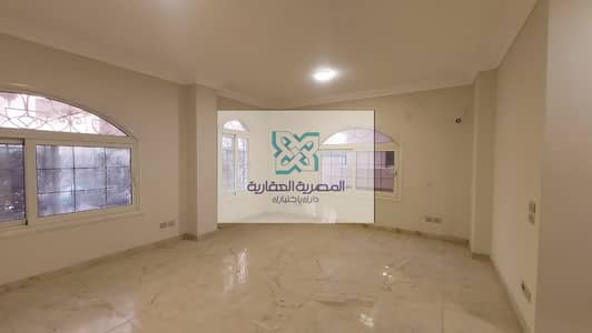 مكتب للايجار بالمطبخ  المعراج العلوي  خلف كارفور  المدرسة الفرنسيه  والدائري  ومدرسه جلورى  ومستشفى رويال  دور ارضي مرتفع  180 متر