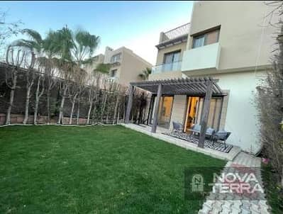 فيلا تاون كورنر للبيع في بفرلي هيلز اول سكن  Beverly Hills