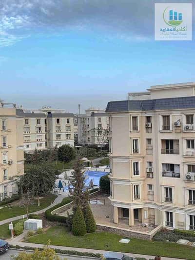 iVilla Roof for Sale – Mountain View Hyde Park  Own a unique iVilla Roof in one of the best compounds in New Cairo.   Total Area: 304 sqm Roof Area: 85 sqm  3 Bedrooms (Master with dressing & terrace) Nanny’s room with private bathroom Jacuzzi on the roof