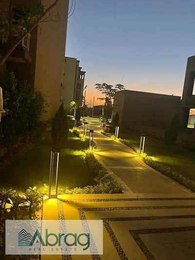 For sale at the lowest price in Green 5, a 208-meter apartment with immediate occupancy and a distinctive interior view.