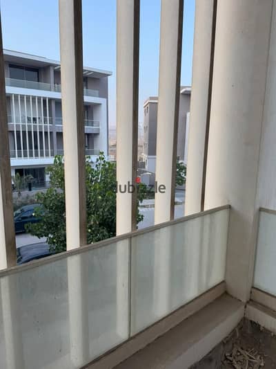 شقة للبيع في كمبوند جولز بفيو علي الأهرامات مباشرة بالقرب من نيو جيزة وبيراميدز هيلز