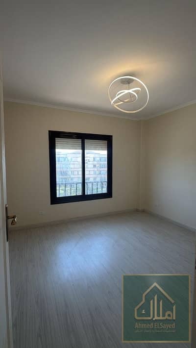 90m apartment in the fifth phase next to View Garden and Talaat Mostafa Mosque, special and luxurious finishes, distinctive location, upscale living, and a strong investment opportunity. The apartment is very suitable for upscale living.