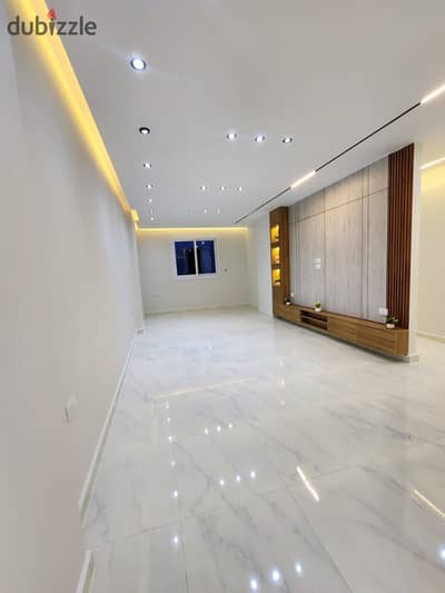Apartment 122 meters old side second floor
