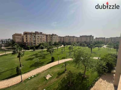 شقة للبيع فى مدينتى 133 متر 3غرف نوم و2حمام منهم حمام ماستر تشطيب خاص بالكامل فيو وايد جاردن مميز نطقة B11