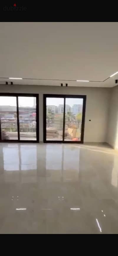 شقة للإيجار في فيفث سكوير مراسم