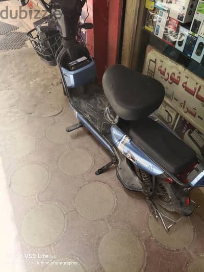 اسكودر للبيع ٤٥٠ وات بطارية لبيد اسيد معاها الشاحن