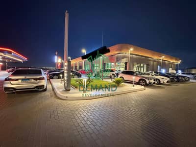 معرض عربيات متشطب  320 متر  وجاهز للايجار ب ١٩٣ الف جنيه على طريق الواحات ٦ اكتوبر