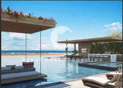 شاليه بإطلالة مباشرة على البحر ف سوما باى بمقدم 5% وتقسيط يصل لـ8 سنين