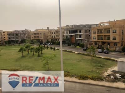 شقة مفروشة للايجار فرش مودرن ومكيفة بالكامل بجوار ذا جيت الحي 8 – الشيخ زايد