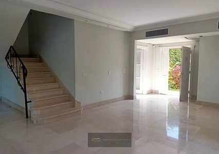فيلا للإيجار بالمطبخ و التكييفات داخل كمبوند جرينز الشيخ زايد فيو مباشر على أكبر لاند سكيب | تشطيب وتجهيزات فندقية
